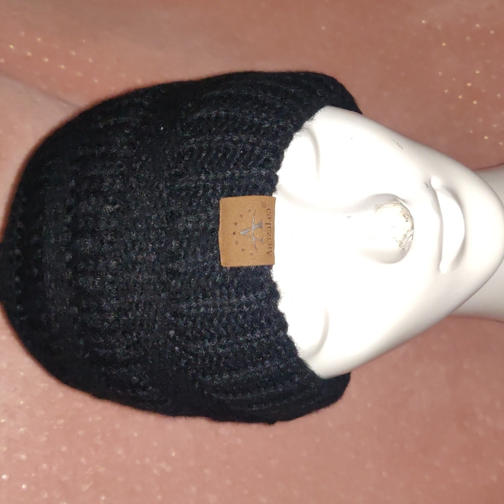 New in bag AnazaLea beanie